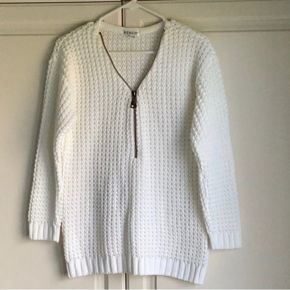 VENUS Nordi Girl Buttery SOFT 3/4 zip Waffle knit Sweater- med in excellent cond